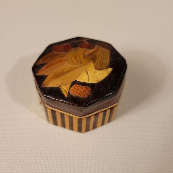 Bamboo Tropical Octagon Trinket Jewelry Box - Picture 2 of 16